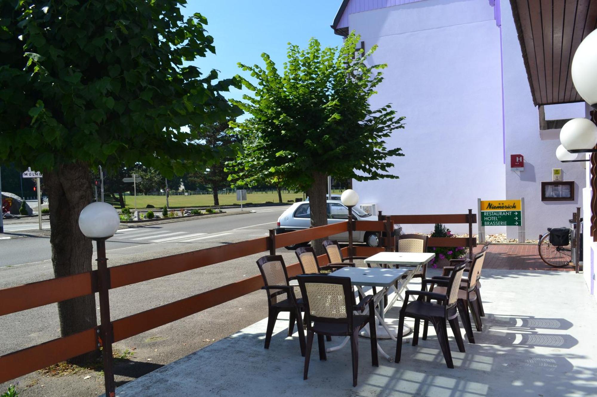 Hotel Restaurant Niemerich Пюлверсхайм Екстериор снимка